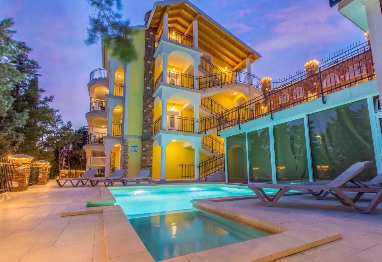 Palace Paulina Apartments نوفي فينودولسكي المظهر الخارجي الصورة